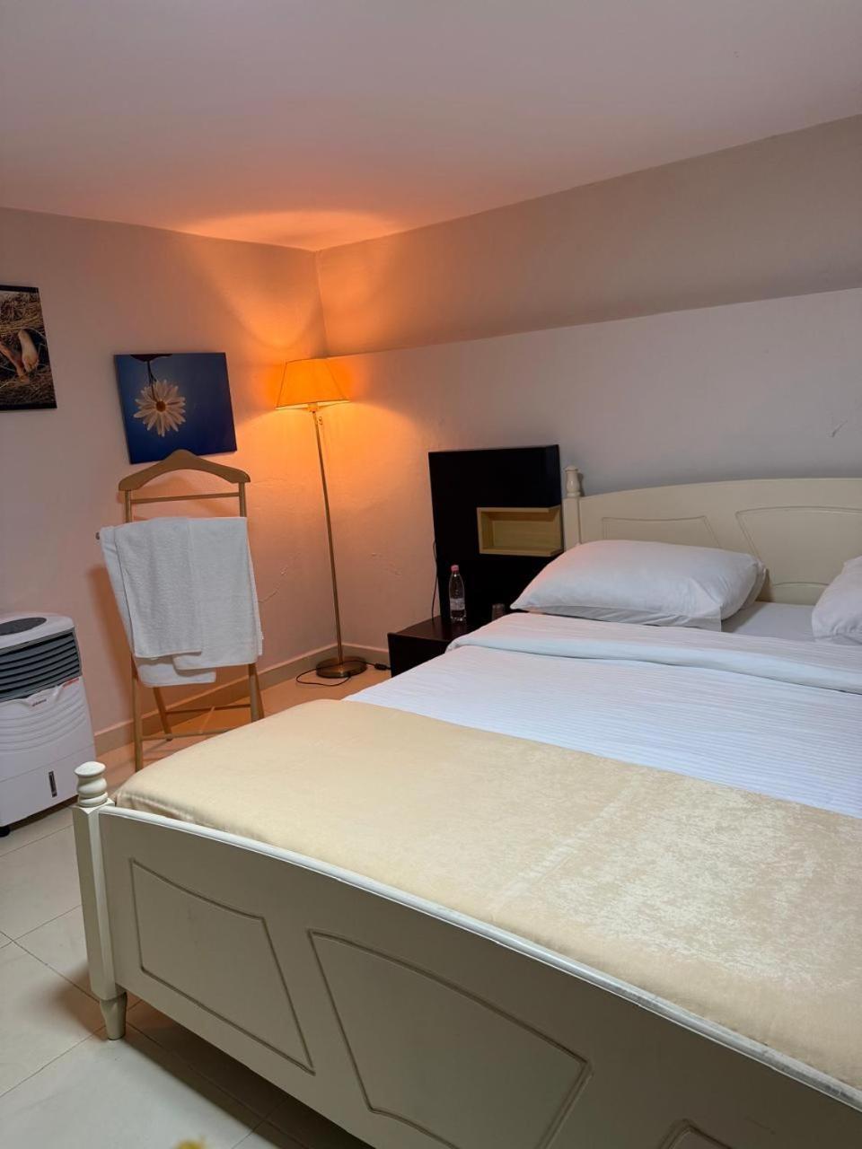 Hotelvila 22 Тирана Экстерьер фото
